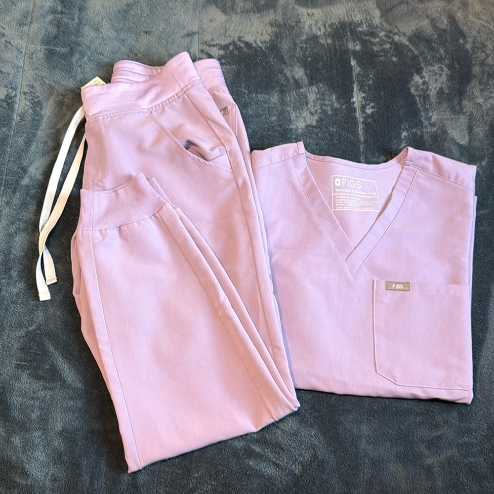 Figs scrub set in Lavender Dew